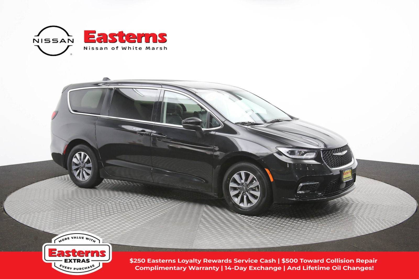 Used 2023 Chrysler Pacifica Touring-L FWD image 52