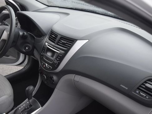 Used 2016 Hyundai Accent SE FWD image 10