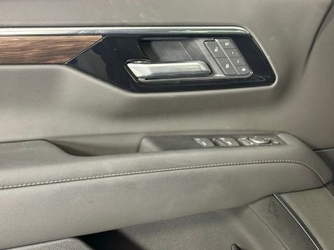 Used 2025 Chevrolet Tahoe Z71 w/ Comfort Package AWD/4WD image 12