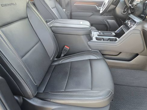 Used 2025 GMC Sierra 2500 Denali w/ Denali Reserve Package AWD/4WD image 13