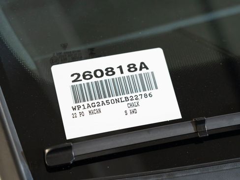 Certified 2022 Porsche Macan S AWD/4WD image 30