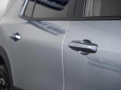 Used 2024 Chevrolet Traverse Z71 w/ Enhanced Driving Package image 18