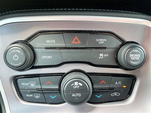 Used 2022 Dodge Challenger SXT image 15