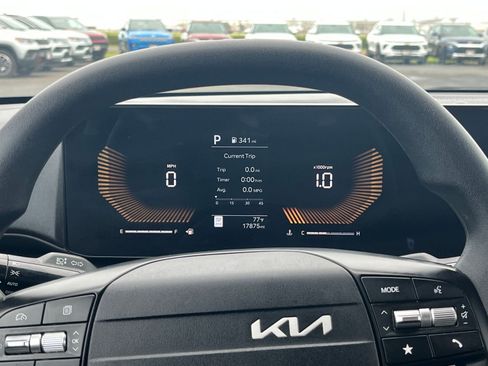 Used 2025 Kia K4 LXS image 39