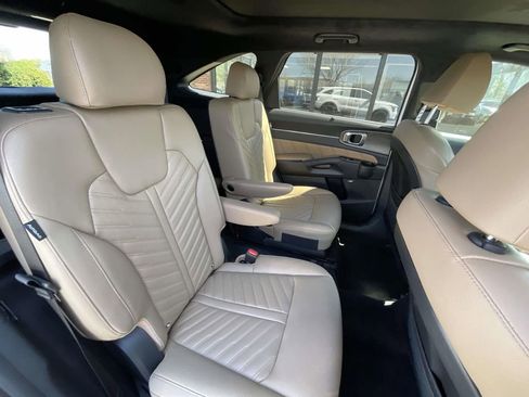 Used 2025 Kia Sorento SX Prestige w/ Olive Brown Leather Package image 18