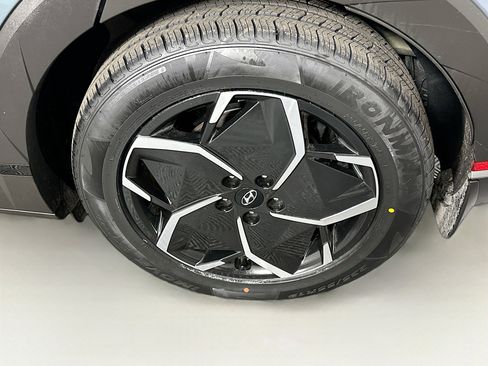 Used 2024 Hyundai Ioniq 5 SE image 11