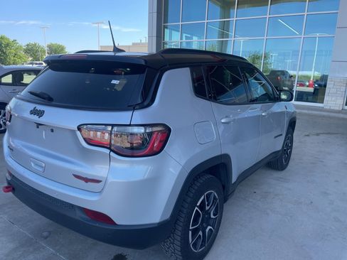 Used 2024 Jeep Compass Trailhawk image 8
