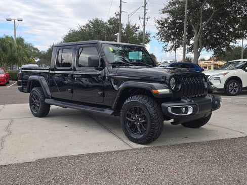 Used 2022 Jeep Gladiator Sport image 2