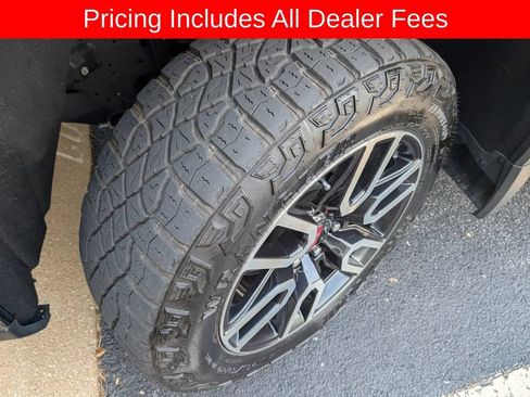 Used 2025 GMC Sierra 1500 AT4 w/ AT4 Premium Package AWD/4WD image 16