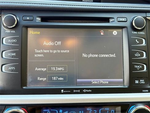 Used 2019 Toyota Highlander XLE image 30