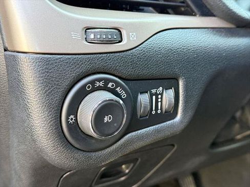 Certified 2018 Jeep Cherokee Latitude AWD/4WD image 15