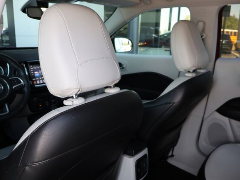 Used 2019 Jeep Compass Limited FWD image 18