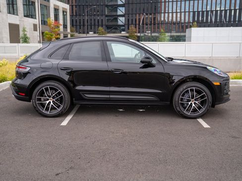 Certified 2026 Porsche Macan AWD/4WD image 8