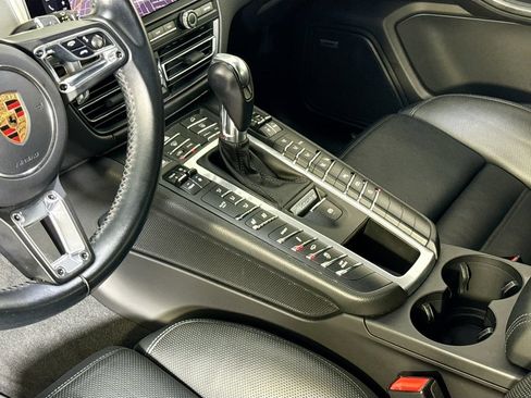 Certified 2020 Porsche Macan Turbo AWD/4WD image 18