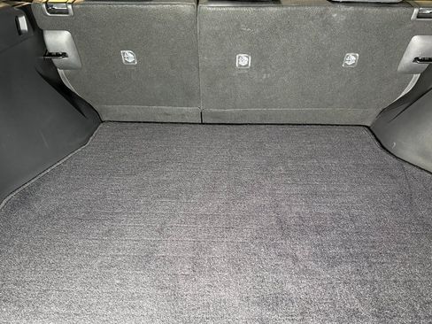 Used 2021 Toyota Venza LE image 22