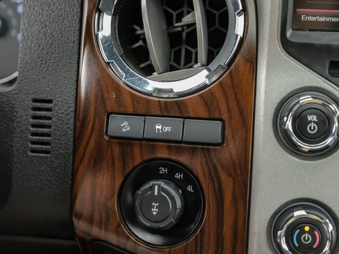 Used 2015 Ford F250 Lariat w/ Lariat Ultimate Package AWD/4WD image 31