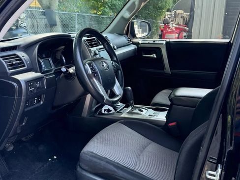 Used 2018 Toyota 4Runner SR5 AWD/4WD image 3