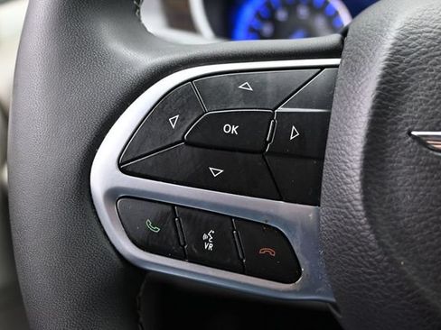 Certified 2024 Chrysler Pacifica Limited FWD image 29