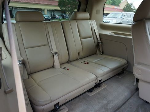 Used 2013 Cadillac Escalade Premium image 27