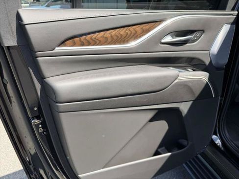 Used 2024 Cadillac Escalade ESV Premium Luxury Platinum AWD/4WD image 14