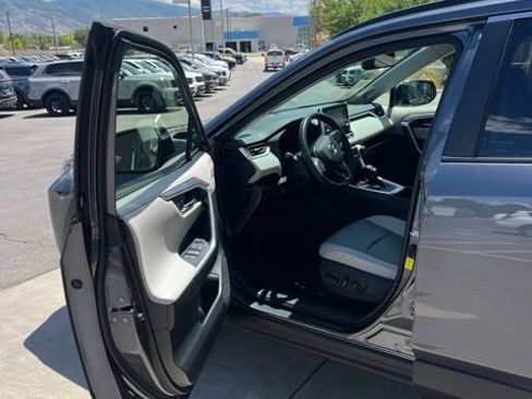 Used 2019 Toyota RAV4 Limited AWD/4WD image 6