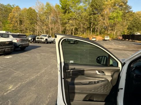 Used 2020 Hyundai Santa Fe SE image 13