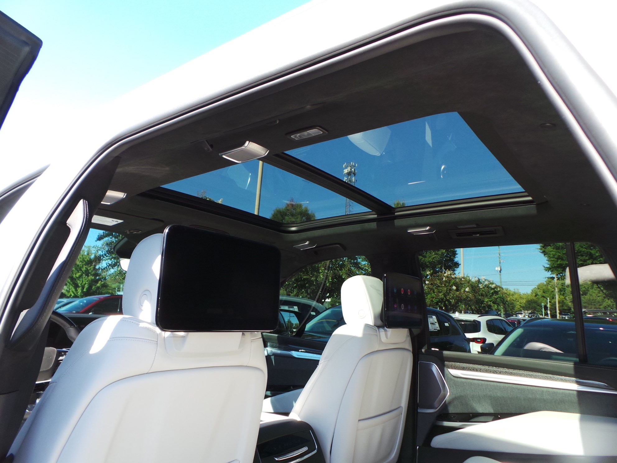 Used 2026 Cadillac Escalade V AWD/4WD image 30