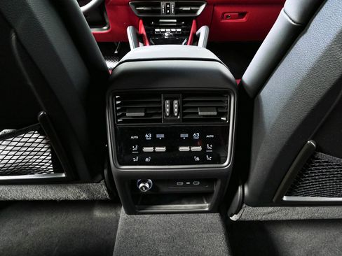 New 2026 Porsche Cayenne Coupe AWD/4WD image 21