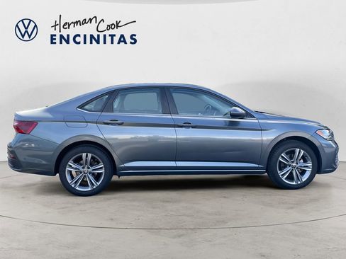 Certified 2022 Volkswagen Jetta SE image 6