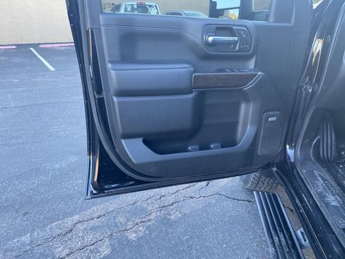 Used 2022 GMC Sierra 3500 Denali w/ Denali Black Diamond Edition image 7