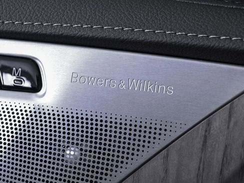 Certified 2024 Volvo XC90 T8 Ultimate w/ Lounge Package image 9