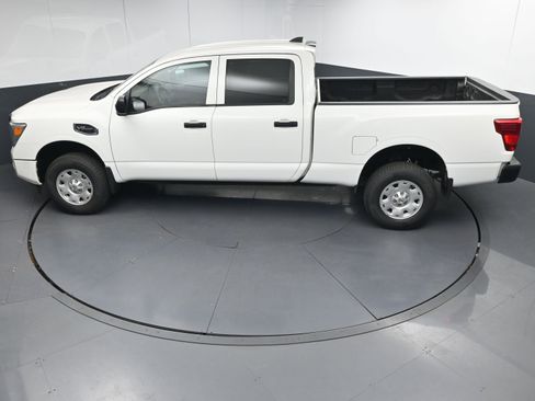 Used 2022 Nissan Titan S image 38