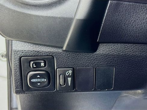 Used 2019 Toyota Corolla LE image 11