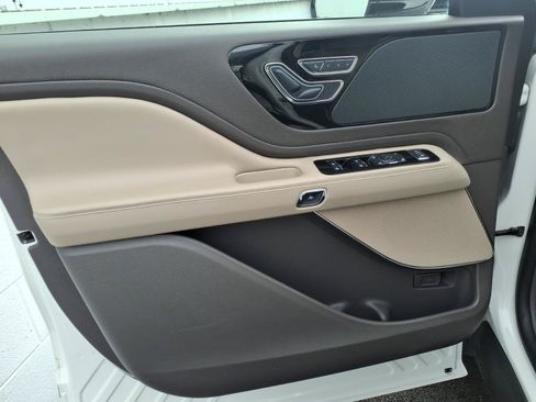 Used 2024 Lincoln Aviator AWD image 14