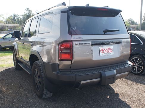 Used 2025 Toyota Land Cruiser image 6