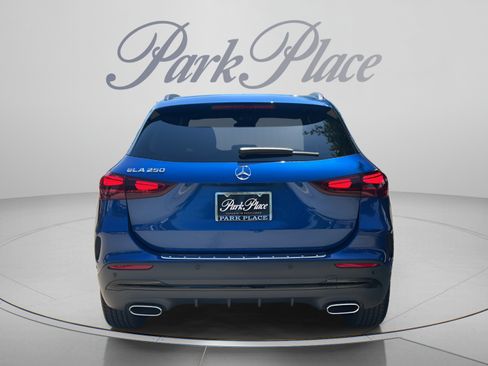 Used 2025 Mercedes-Benz GLA 250 image 4