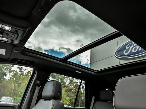 Used 2021 GMC Yukon Denali w/ Denali Premium Package image 16