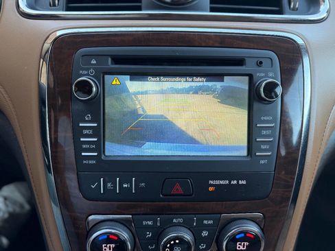Used 2017 Buick Enclave Leather image 12