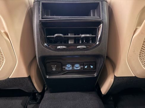 Used 2023 Jeep Grand Cherokee Limited AWD/4WD image 31