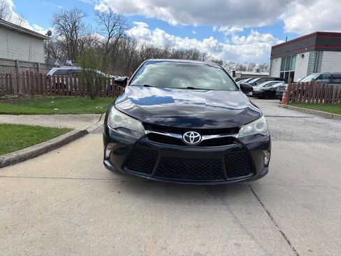 Used 2016 Toyota Camry SE image 4