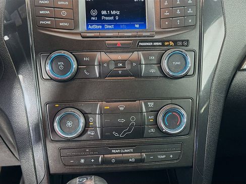 Used 2019 Ford Explorer XLT FWD image 15