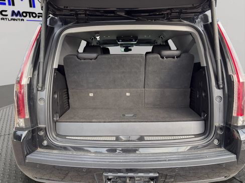 Used 2020 Cadillac Escalade 2WD image 32