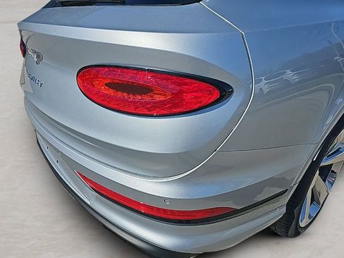 New 2024 Bentley Bentayga image 10