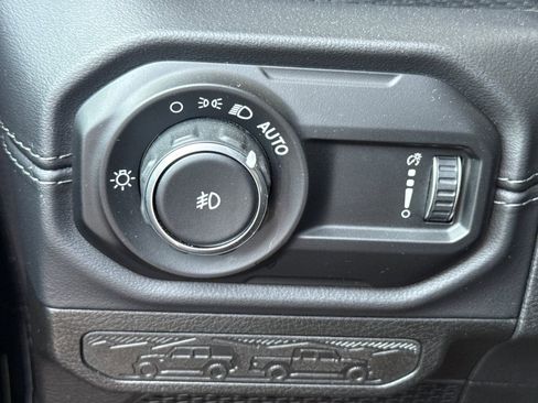 Used 2025 Jeep Wrangler Unlimited Rubicon AWD/4WD image 41