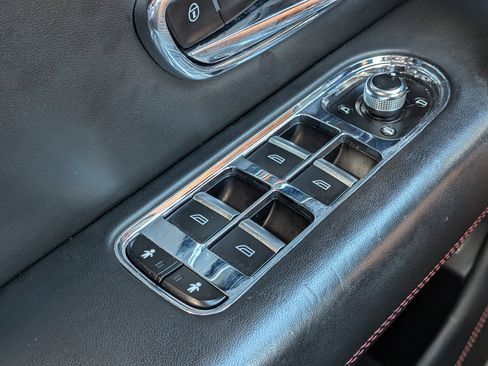 Used 2020 Bentley Bentayga AWD/4WD image 23