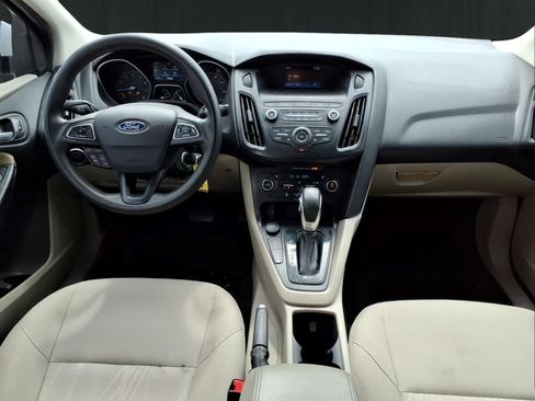 Used 2018 Ford Focus SE w/ SE Appearance Package FWD image 17