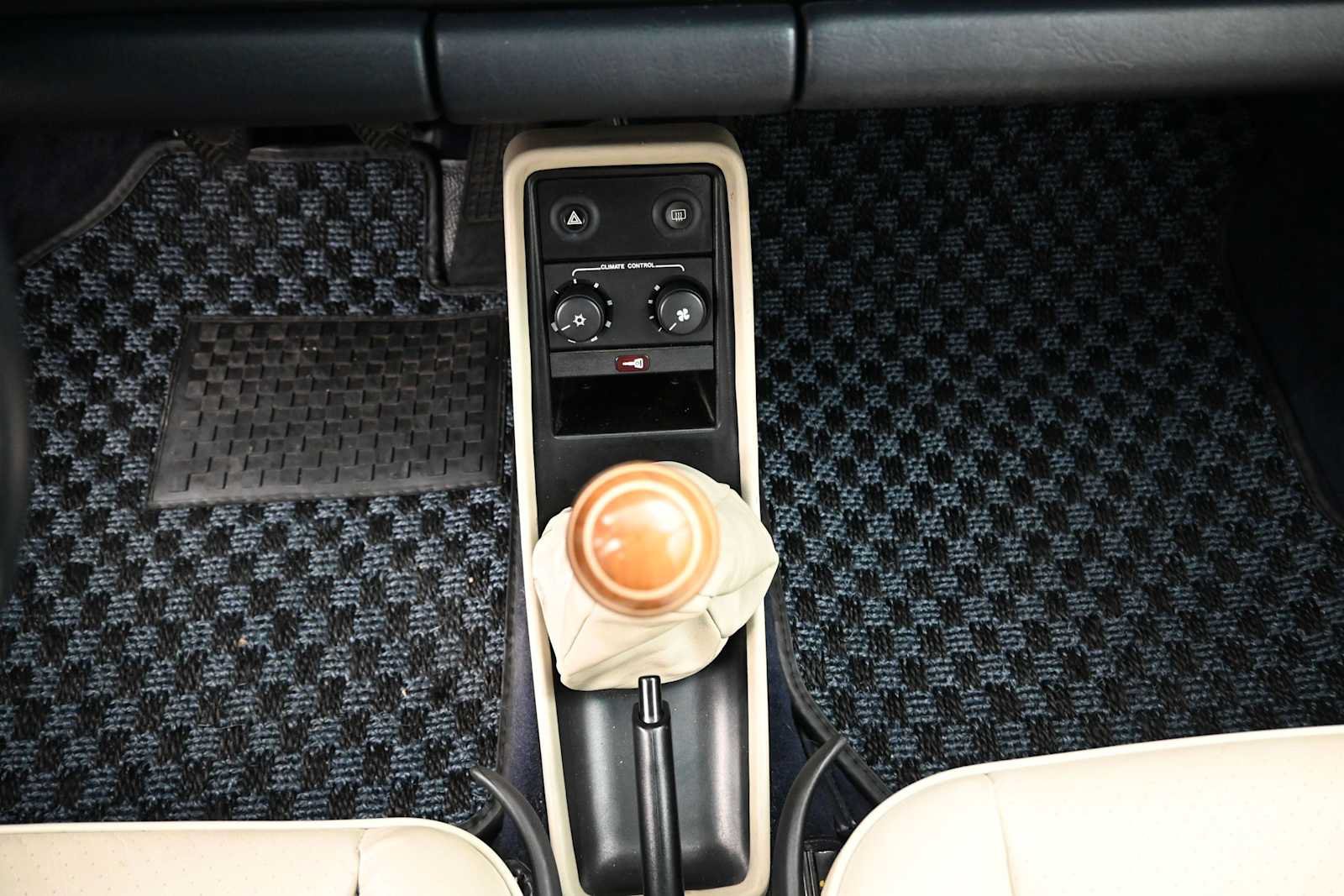Used 1987 Porsche 911 Carrera RWD image 11