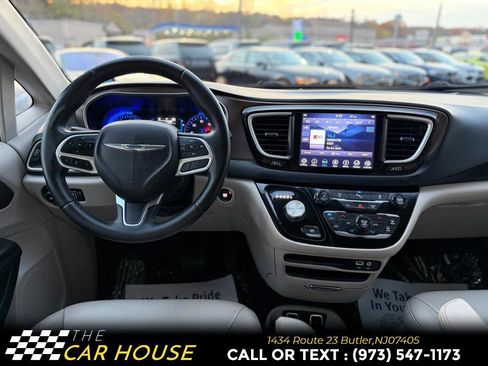 Used 2018 Chrysler Pacifica Touring-L w/ Premium Audio Group image 25