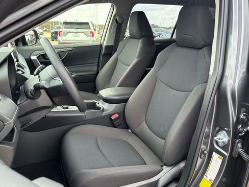 Used 2025 Toyota RAV4 LE image 7