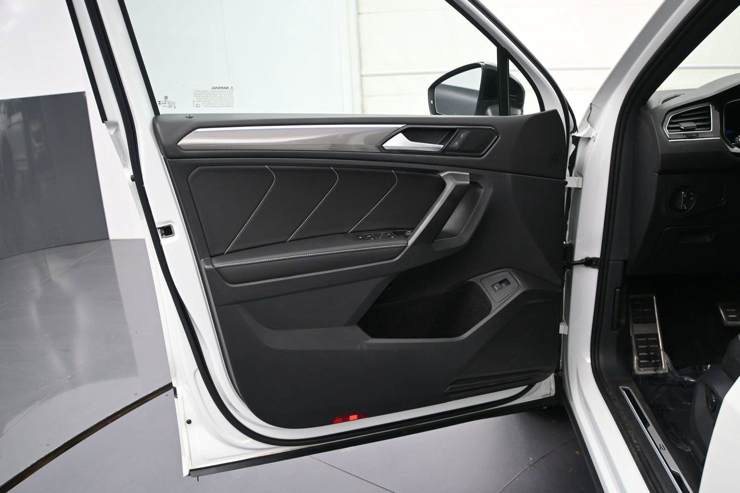 Certified 2024 Volkswagen Tiguan SE R-Line AWD/4WD image 8